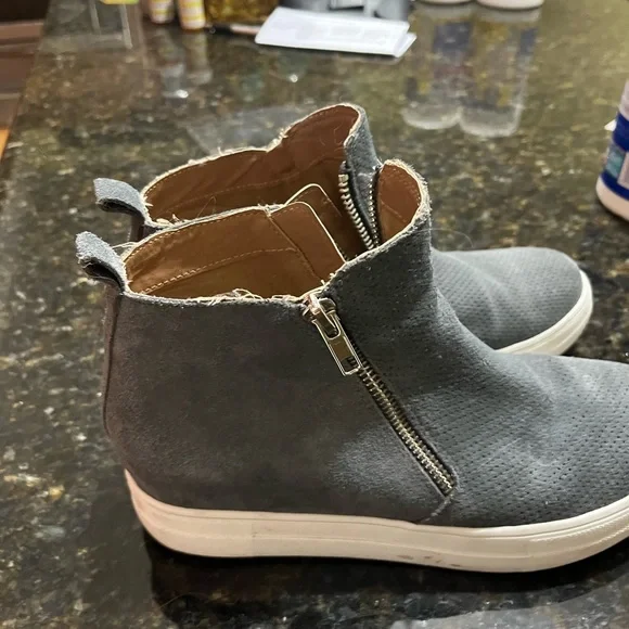 Steve Madden Shoes - Picture 2 of 3